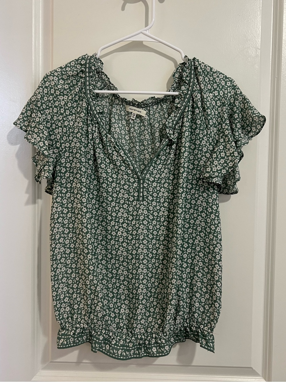 Max Studio floral print blouse with ruffle sleeves in size XS